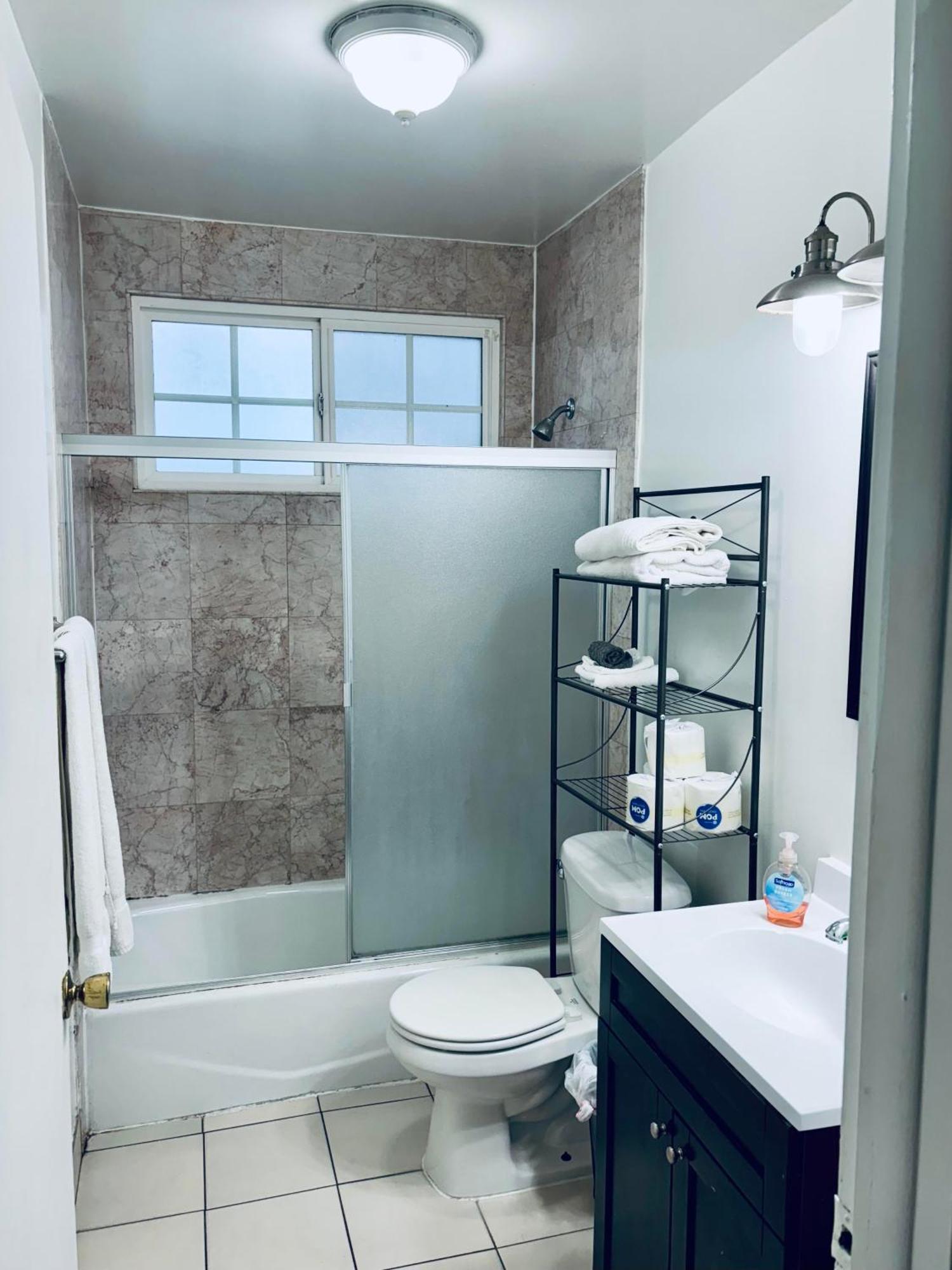 Modern, 1 Bed Condo, Downtown Century City Лос-Анджелес Экстерьер фото