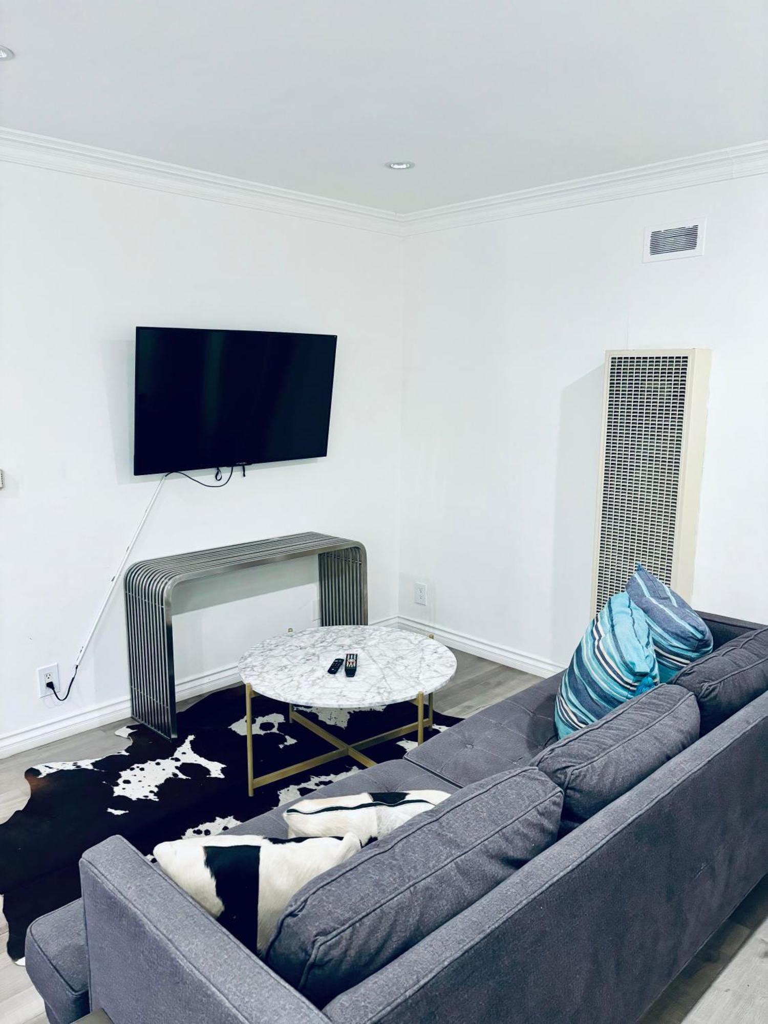 Modern, 1 Bed Condo, Downtown Century City Лос-Анджелес Экстерьер фото