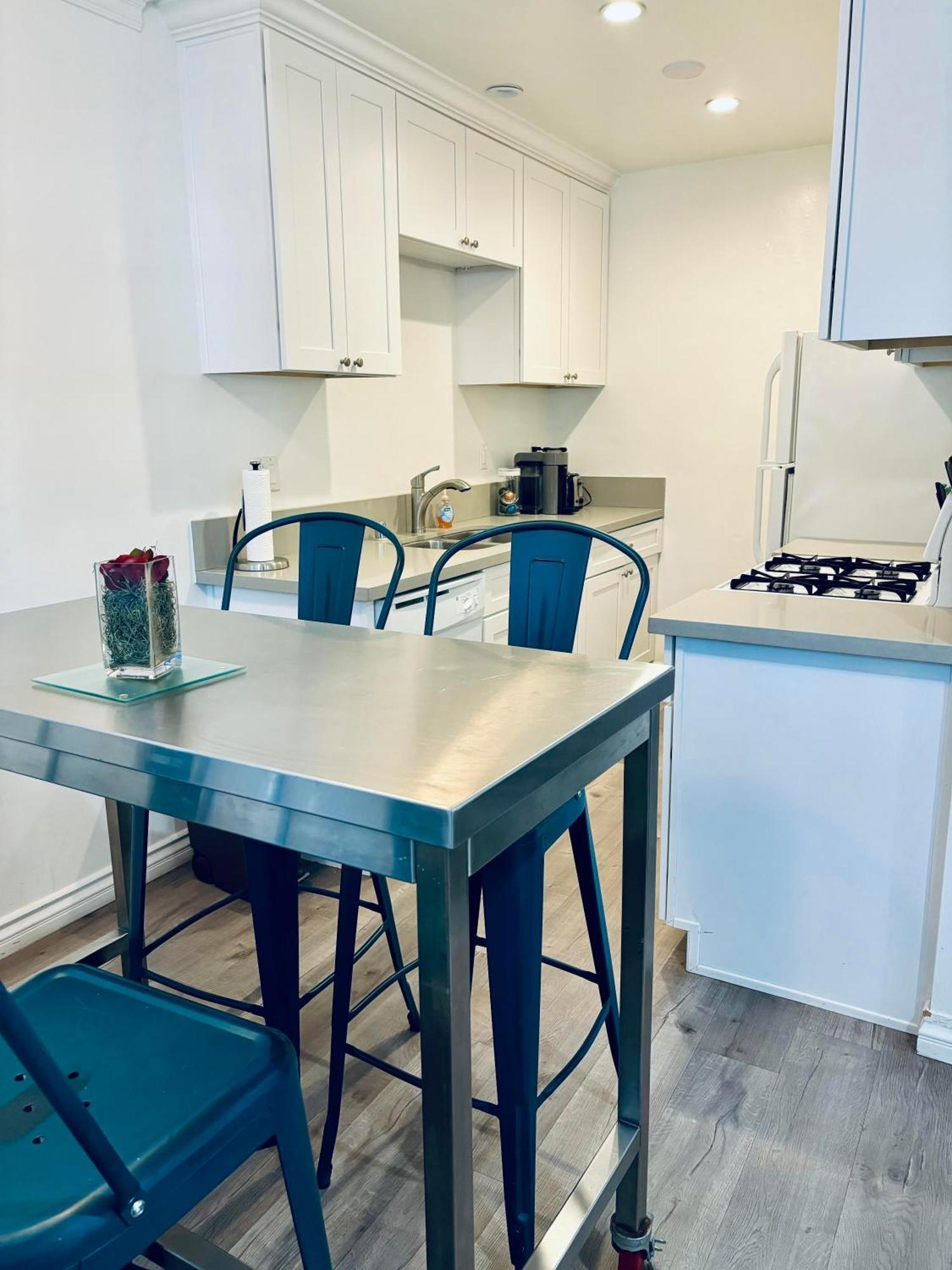 Modern, 1 Bed Condo, Downtown Century City Лос-Анджелес Экстерьер фото
